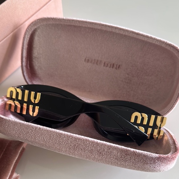 Miu Miu Black Sunglasses Elegant Accessories - Picture 2 of 3